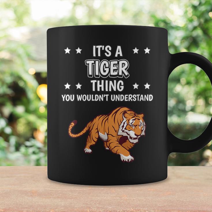 Damen Ist So Ein Tiger Ding Lustiger Spruch Tiger Mit-Ausschnitt Tassen Geschenkideen