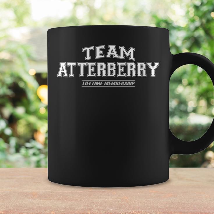 Damen Team Atterberry Stolzer Familiennachname Nachname Geschenk Mit-Ausschnitt Tassen Geschenkideen