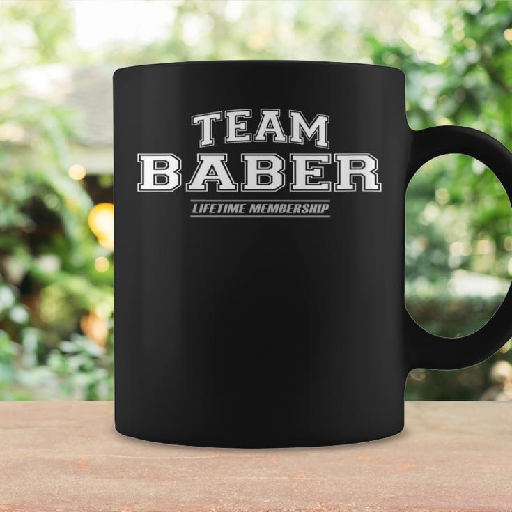 Damen Team Baber Stolzer Familiennachname Nachname Geschenk Mit-Ausschnitt Tassen Geschenkideen