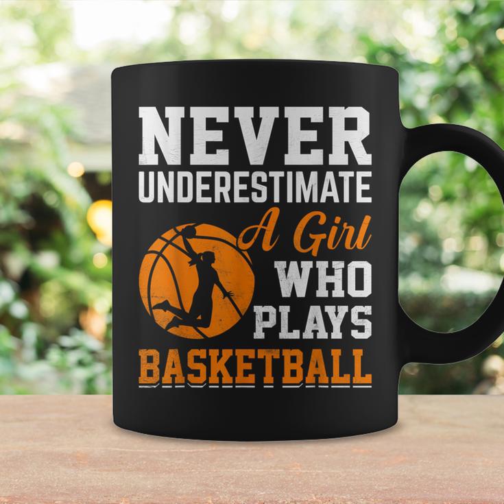 Unterschätze Niemals Ein Girl Das Basketball Plays Tassen Geschenkideen