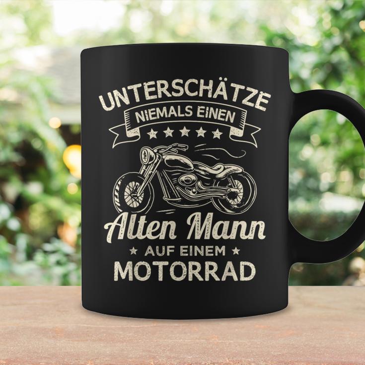 Unterschätze Niemals Einen Old Mann Auf Einem Motorrad Tassen Geschenkideen