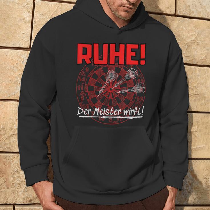 With Darts Quote Ruhe Der Meister Wirft Kapuzenpullover Lebensstil