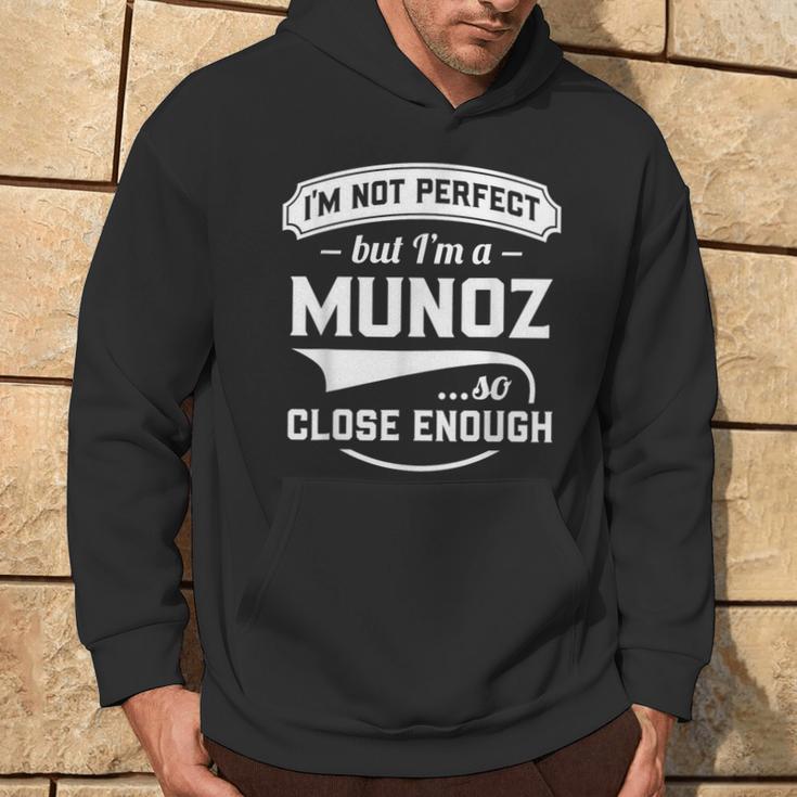 Ich Bin Nicht Perfekt Aber Ich Bin Ein Munoz So Nah Genug Nachname Kapuzenpullover Lebensstil