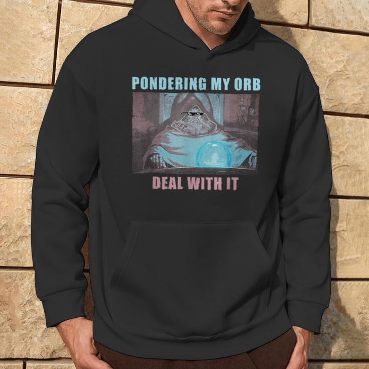 Pondering My Orb Wizard Meme Kapuzenpullover Lebensstil