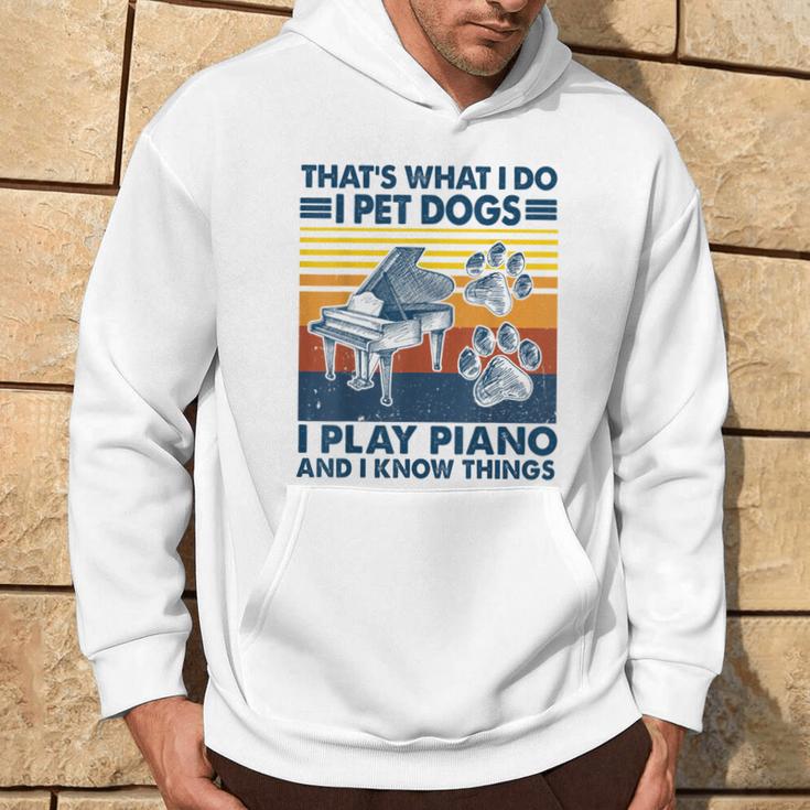 Das Ist Das Was Ich Mache Ich Hunde Hatte Ich Spiele Klavier Und Ich Weiß Dinge Kapuzenpullover Lebensstil