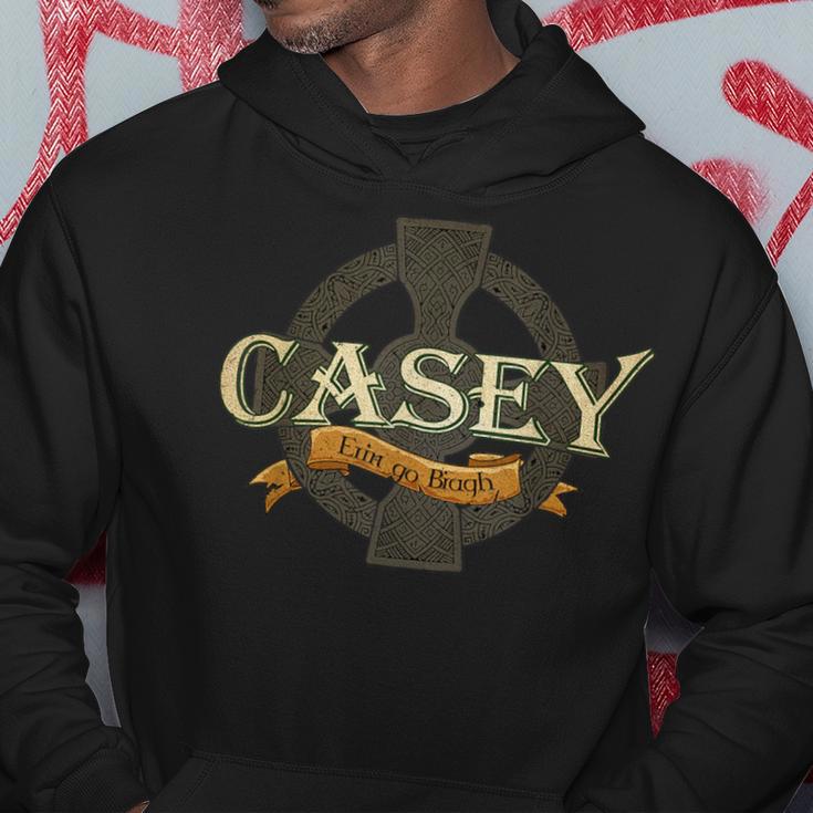 Casey Irischer Nachname Casey Irish Family Name Keltisches Kreuz Kapuzenpullover Lustige Geschenke