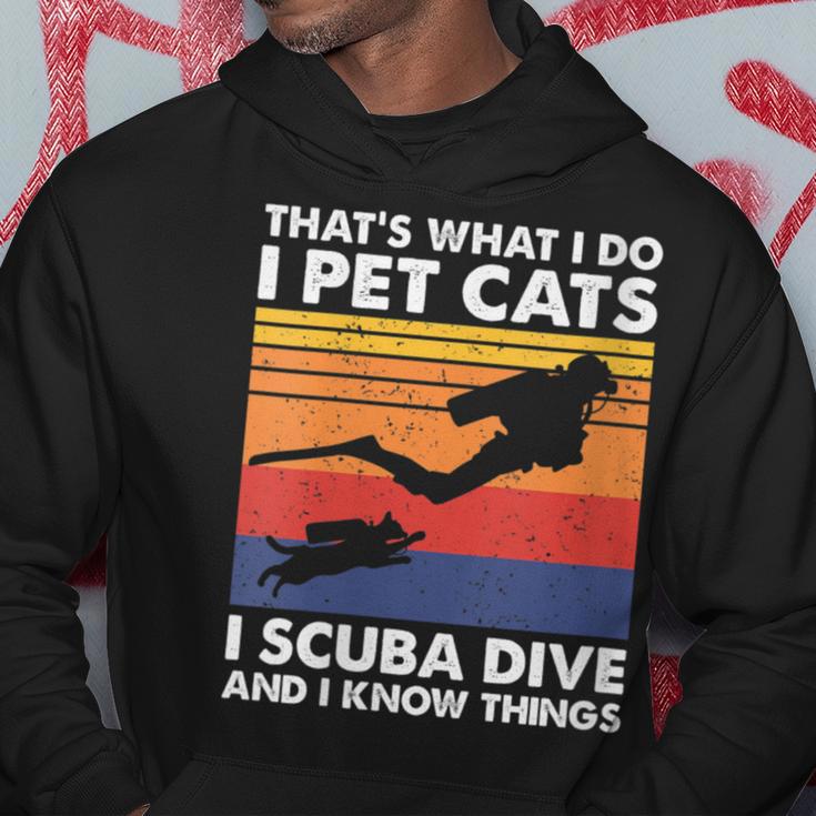 Damen Das Ist Was Ich Mache Ich Streichle Katzen I Scuba Dive & Ich Weiß Dinge Mit-Ausschnitt Kapuzenpullover Lustige Geschenke