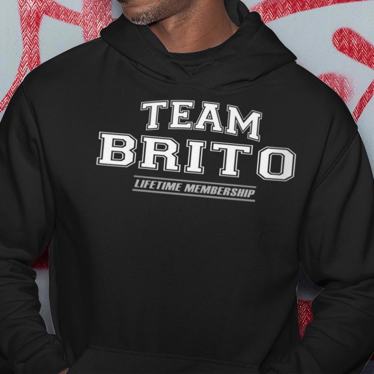 Damen Team Brito Stolzer Familienname Nachname Geschenk Mit-Ausschnitt Kapuzenpullover Lustige Geschenke