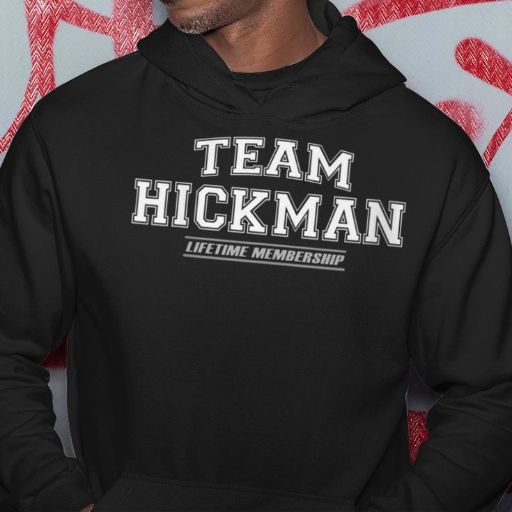 Damen Team Hickman Stolzer Familiennachname Nachname Geschenk Mit-Ausschnitt Kapuzenpullover Lustige Geschenke