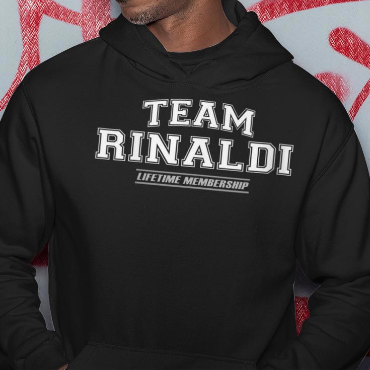 Damen Team Rinaldi Stolzer Familiennachname Nachname Geschenk Mit-Ausschnitt Kapuzenpullover Lustige Geschenke