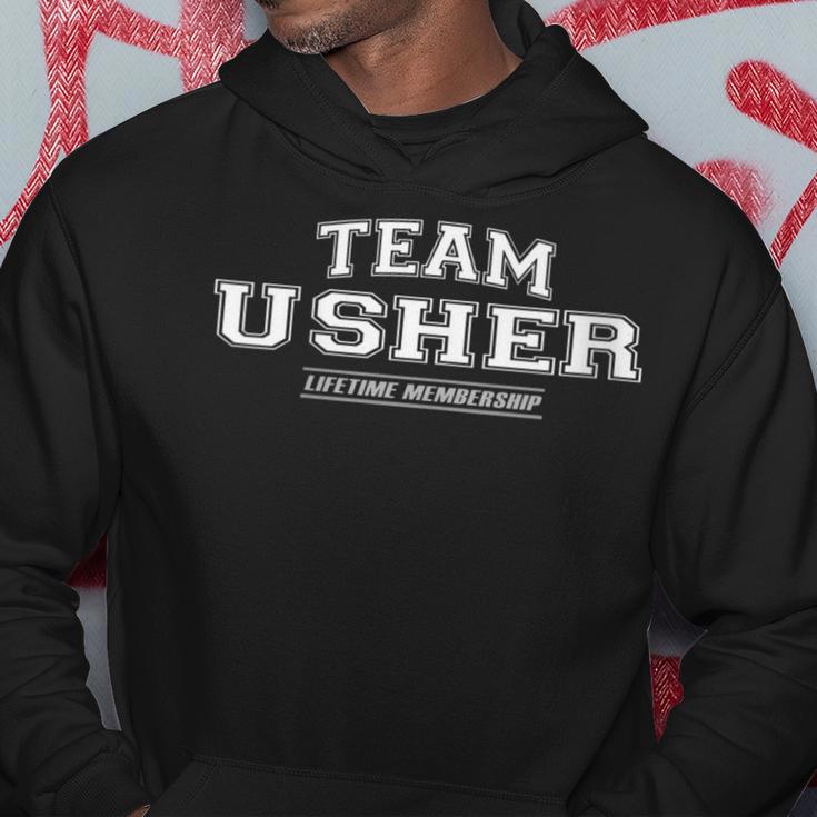 Damen Team Usher Stolzer Familiennachname Nachname Geschenk Mit-Ausschnitt Kapuzenpullover Lustige Geschenke