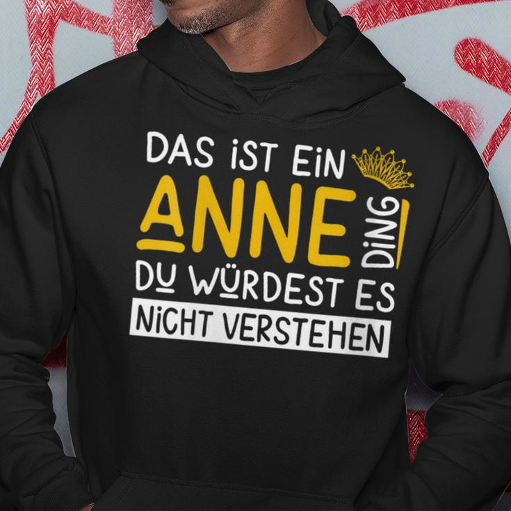 Damenorname Anne Name Namenstag Spruch Das Ist Ein Anne Ding Mit-Ausschnitt Kapuzenpullover Lustige Geschenke