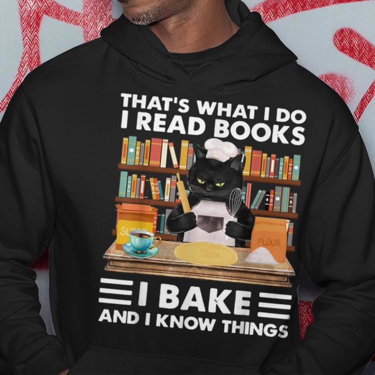 Das Ist Was Ich Mache Ich Lese Bücher Die Ich Backe Und Ich Weiß Dinge Kapuzenpullover Lustige Geschenke