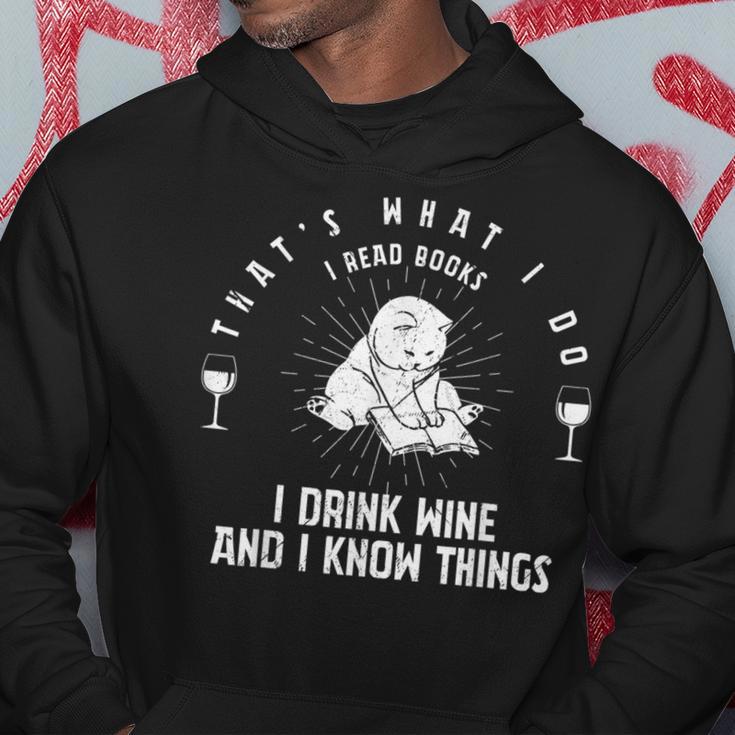 Das Ist Was Ich Mache Ich Lese Bücher Ich Trinke Wein Ich Weiß Dinge Kapuzenpullover Lustige Geschenke