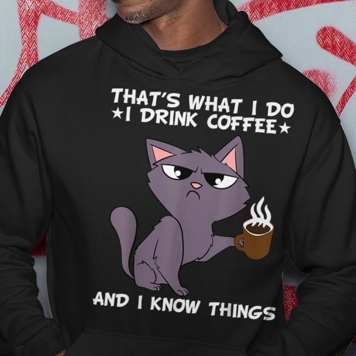 Das Ist Was Ich Tue Ich Trinke Kaffee Und Ich Weiß Dinge German Lang S Kapuzenpullover Lustige Geschenke