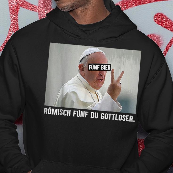 Fünf Bier Römisch Fünf Du Gottloser Gottloser Pope German Kapuzenpullover Lustige Geschenke