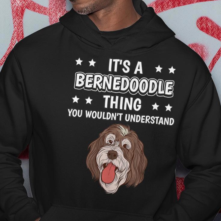 Ist So Ein Bernedoodle Ding Lustiger Spruch Bernedoodles Kapuzenpullover Lustige Geschenke