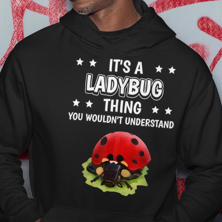 Ist So Ein Marienkäfer Ding Lustiger Spruch Marienkäfer Kapuzenpullover Lustige Geschenke