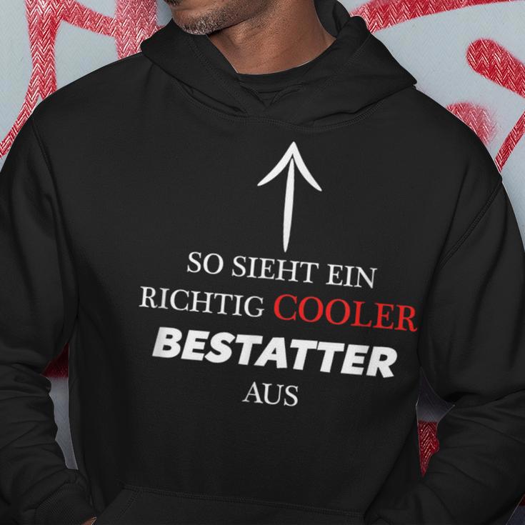 So Sieht Ein Richtig Cooler Bestattter Aus Kapuzenpullover Lustige Geschenke