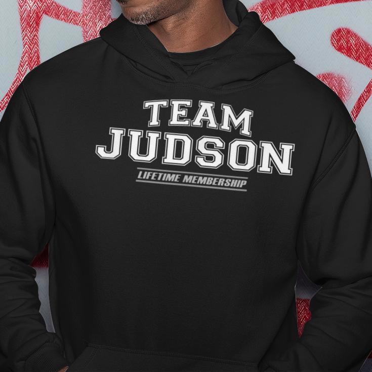 Team Judson Stolzer Familiennachname Nachname Geschenk Kapuzenpullover Lustige Geschenke