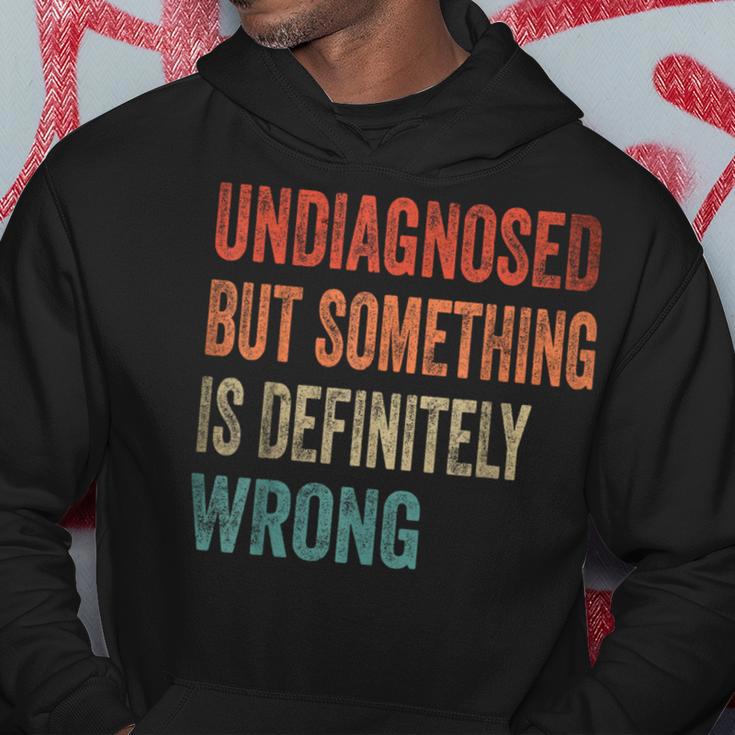 Vintage Undiagnostiziert Aber Etwas Stimmt Definitiv Falsch Retro Kapuzenpullover Lustige Geschenke