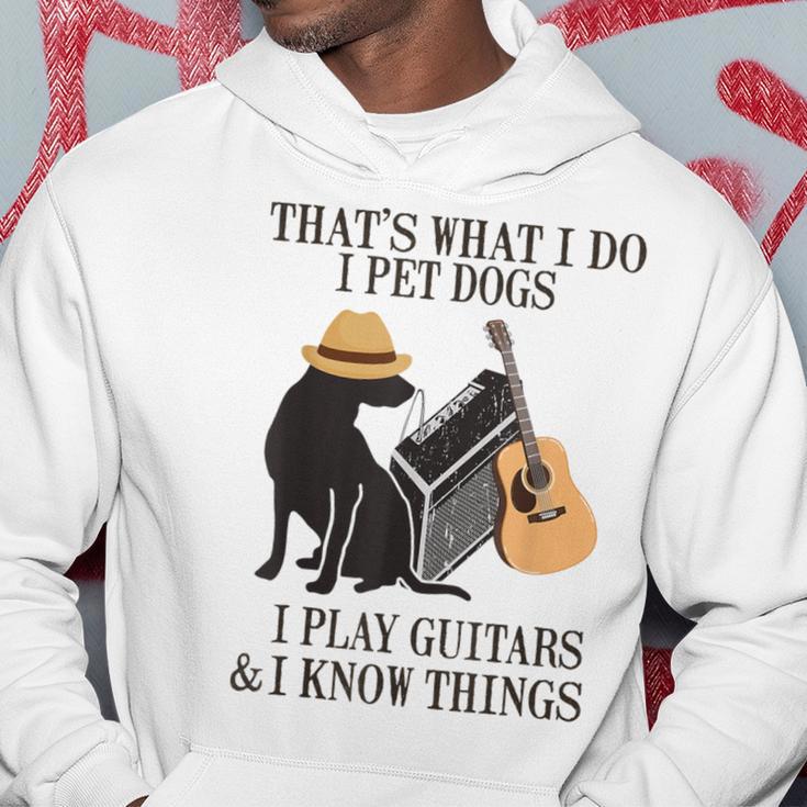 Das Ist Was Ich Mache Ich Pet Dogs Ich Spiel Guitarren Und Ich Weiß Things Kapuzenpullover Lustige Geschenke