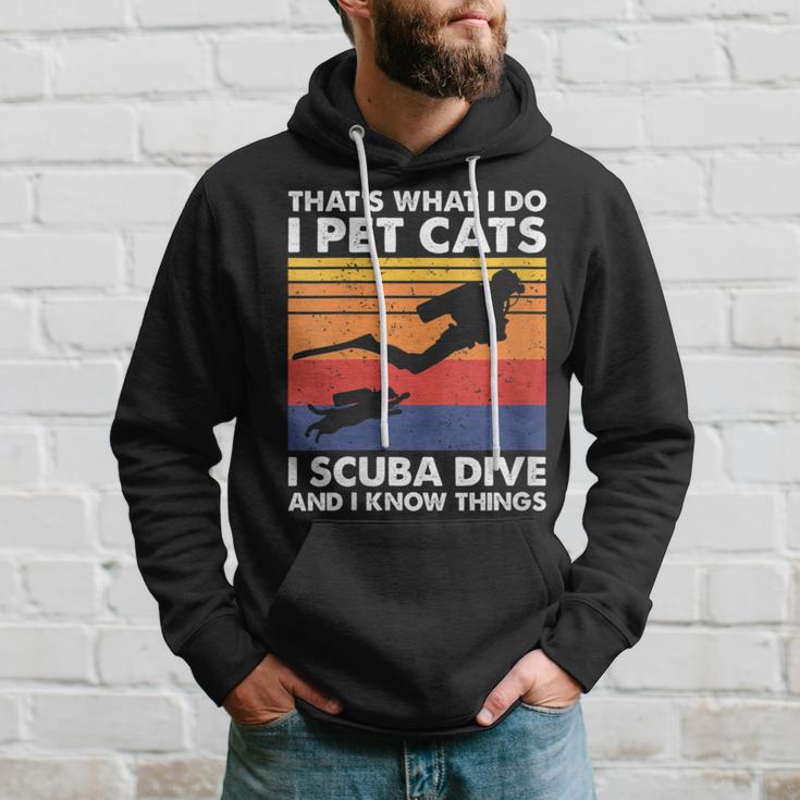 Damen Das Ist Was Ich Mache Ich Streichle Katzen I Scuba Dive & Ich Weiß Dinge Mit-Ausschnitt Kapuzenpullover Geschenke für Ihn