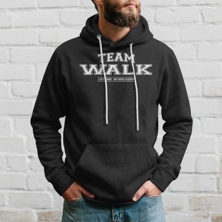 Damen Team Walk Stolzer Familienname Nachname Geschenk Mit-Ausschnitt Kapuzenpullover Geschenke für Ihn