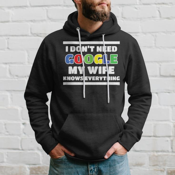 Ich Brauche Kein Google Meine Frau Weiß Alles Husmann German Langu Kapuzenpullover Geschenke für Ihn