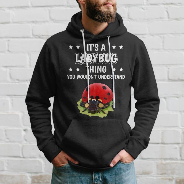 Ist So Ein Marienkäfer Ding Lustiger Spruch Marienkäfer Kapuzenpullover Geschenke für Ihn