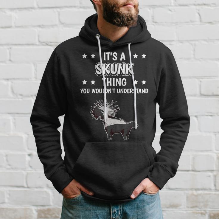 Ist So Ein Stinktier Ding Lustiger Spruch Stinktiere Kapuzenpullover Geschenke für Ihn