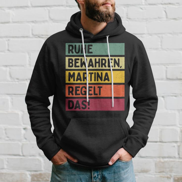 Keeben Martina Regelt Das Saying In Retro Colours Kapuzenpullover Geschenke für Ihn