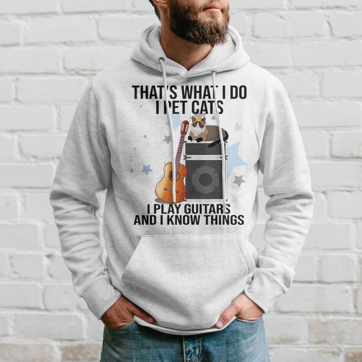 Das Ist Was Ich Mache Ich Streichle Katzen Ich Spiele Gitarre Und Ich Weiß Dinge Kapuzenpullover Geschenke für Ihn