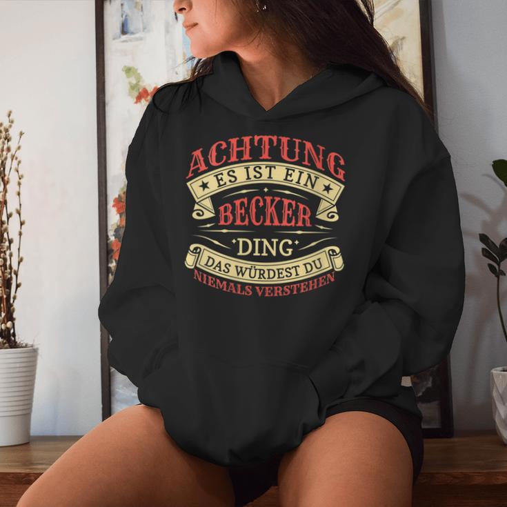 Women's Achtung Es Ist Ein Becker Ding Last Name Plate With-Neck Kapuzenpullover für Damen Geschenke für Sie