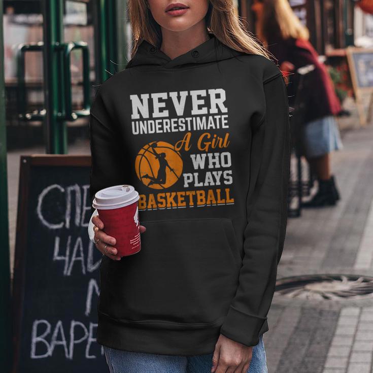 Unterschätze Niemals Ein Girl Das Basketball Plays Kapuzenpullover für Damen Lustige Geschenke