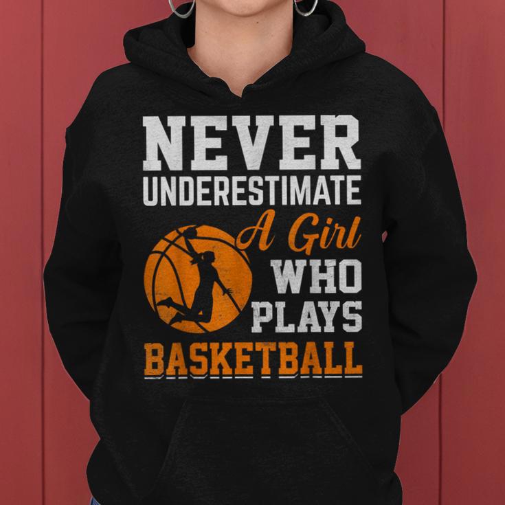 Unterschätze Niemals Ein Girl Das Basketball Plays Kapuzenpullover für Damen