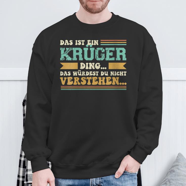 Damen Das Ist Ein Krüger Ding Spruch Für Familie Krüger Mit-Ausschnitt Sweatshirt Geschenke für alte Männer