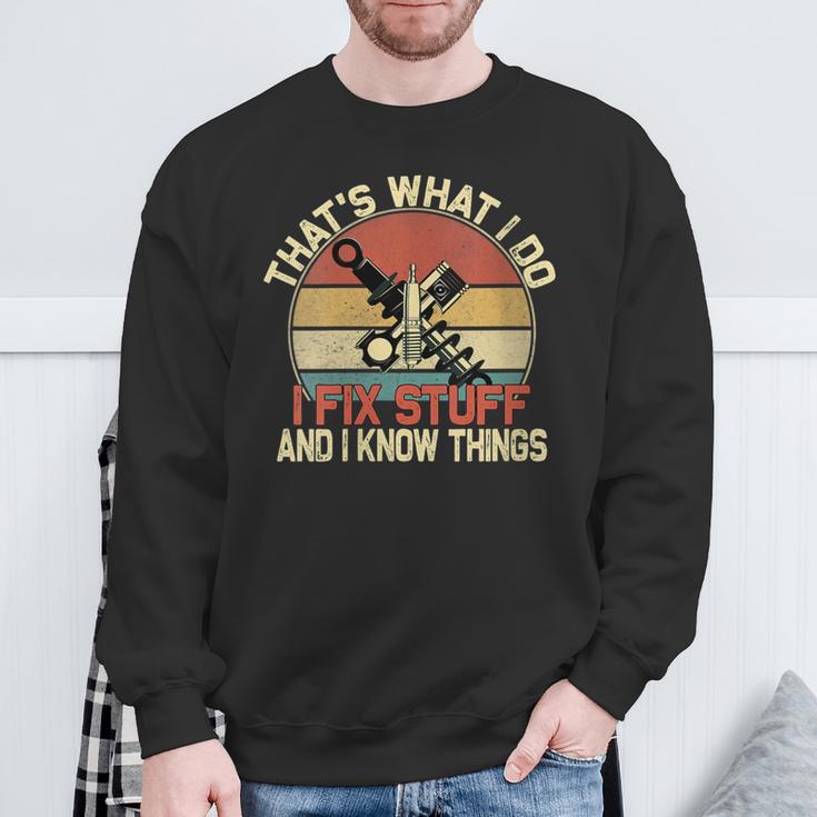 Damen Das Ist Was Ich Mache Ich Repariere Sachen Und Ich Weiß Dinge Mit-Ausschnitt Sweatshirt Geschenke für alte Männer