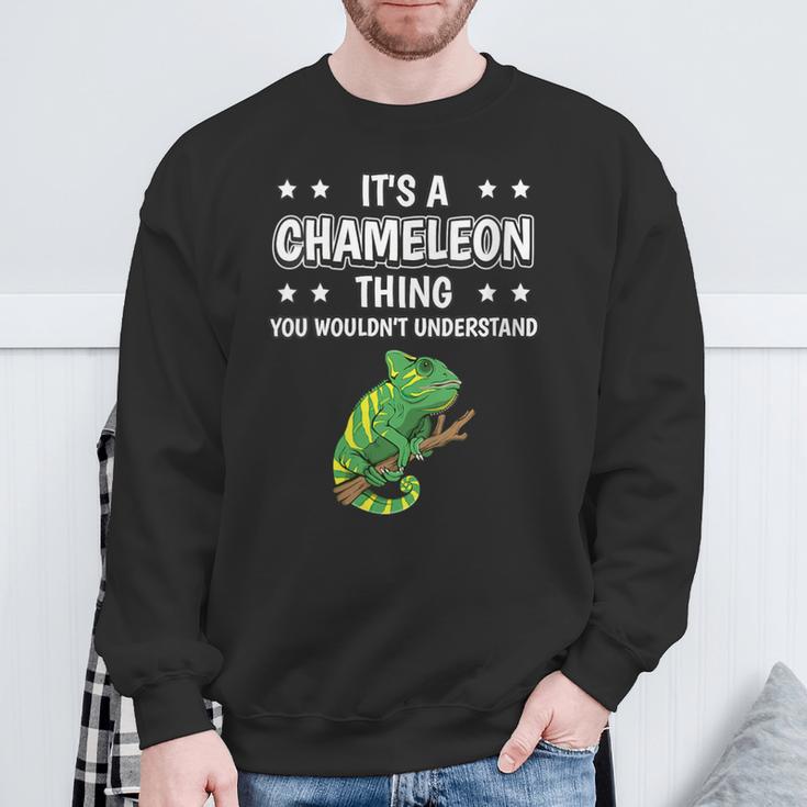 Damen Ist So Ein Chamäleon Ding Lustiger Spruch Chamäleons Mit-Ausschnitt Sweatshirt Geschenke für alte Männer