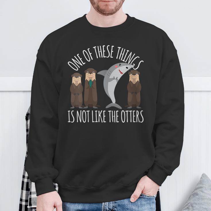 Damen Lustiger Hai Eines Dieser Dinge Ist Nicht Wie Die Otter Mit-Ausschnitt Sweatshirt Geschenke für alte Männer