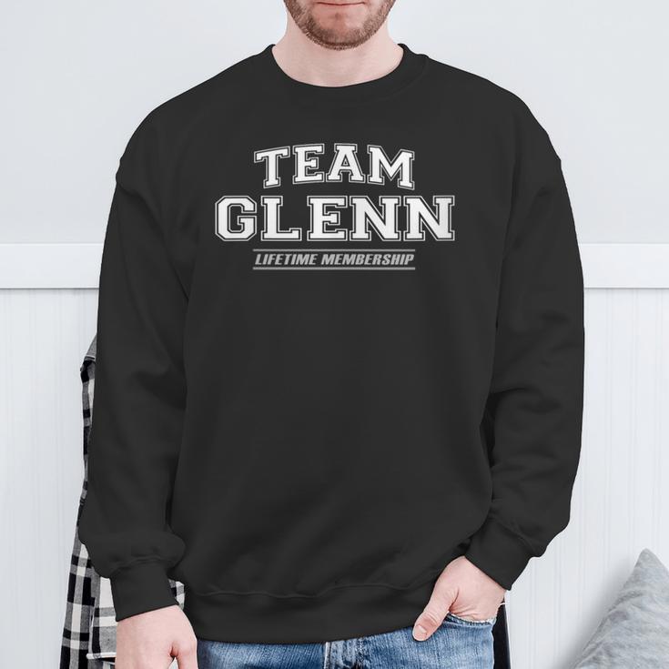 Damen Team Glenn Stolzer Familienname Nachname Geschenk Mit-Ausschnitt Sweatshirt Geschenke für alte Männer