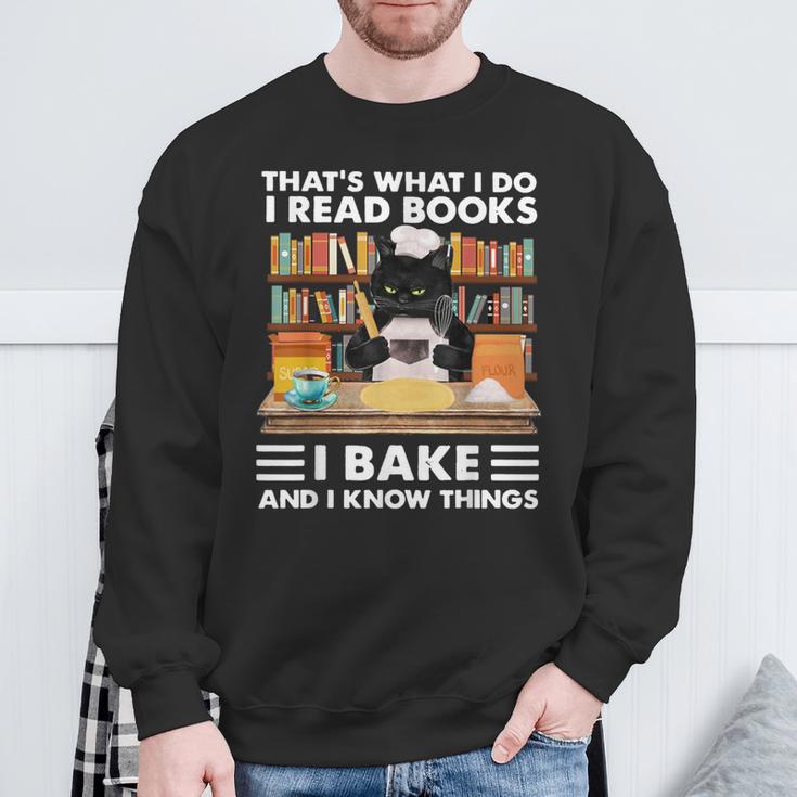 Das Ist Was Ich Mache Ich Lese Bücher Die Ich Backe Und Ich Weiß Dinge Sweatshirt Geschenke für alte Männer