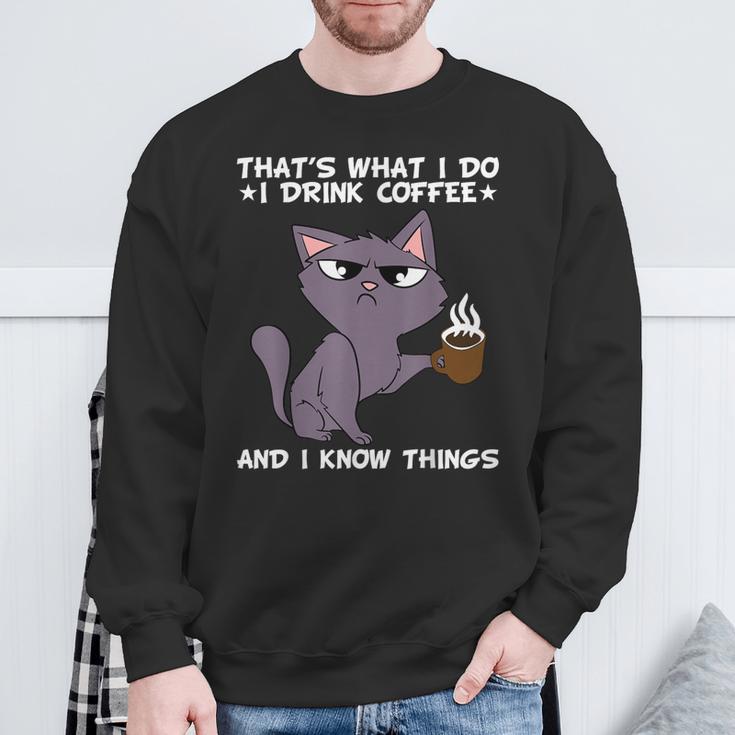 Das Ist Was Ich Tue Ich Trinke Kaffee Und Ich Weiß Dinge German Lang S Sweatshirt Geschenke für alte Männer