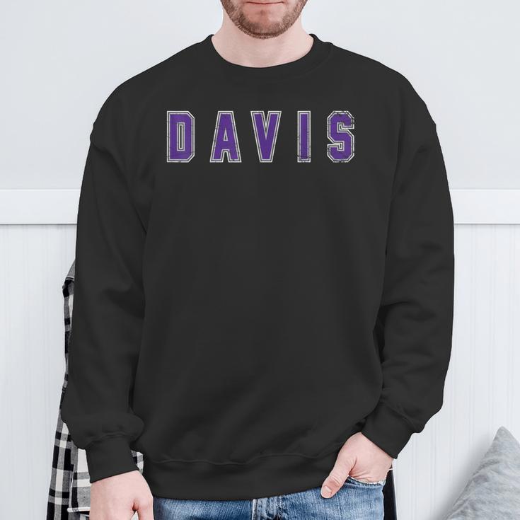 Distressed Davis Proud Family Surname Familia Sweatshirt Geschenke für alte Männer