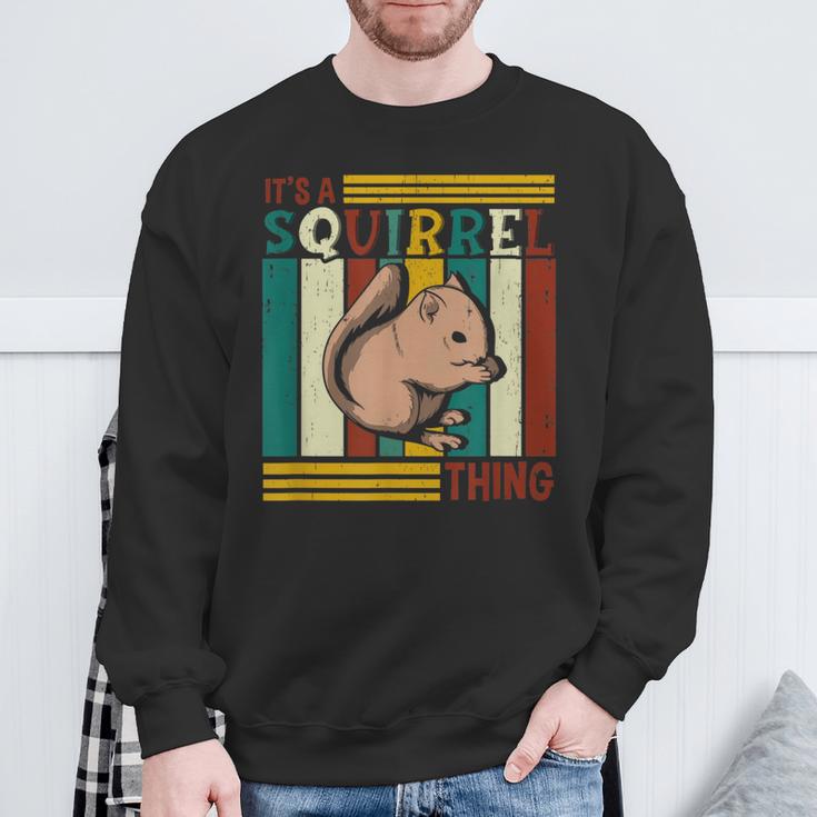 Es Ist Ein Eichhörnchen Ding Lustiger Eichhörnchenliebhaber Sweatshirt Geschenke für alte Männer