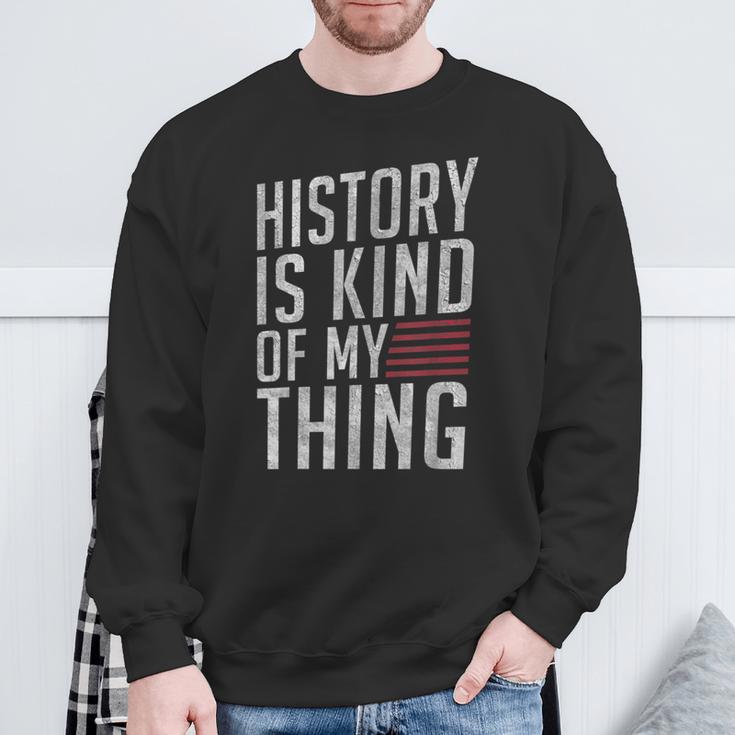 Geschichte Ist Irgendwie Mein Ding Geschichtslehrer Unterrichten Sweatshirt Geschenke für alte Männer