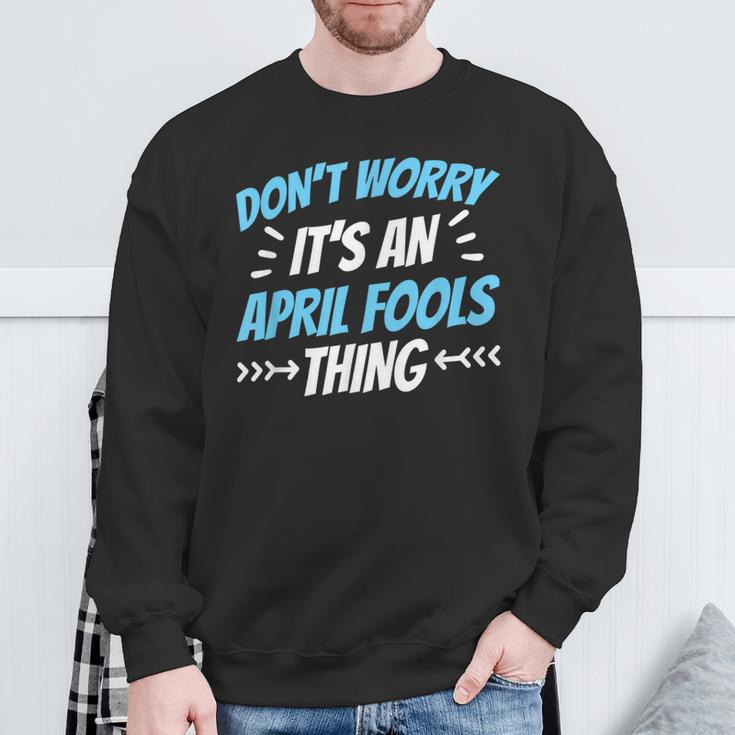 Keine Sorge Das Ist Ein Aprilscherz Ding Witz April Sweatshirt Geschenke für alte Männer