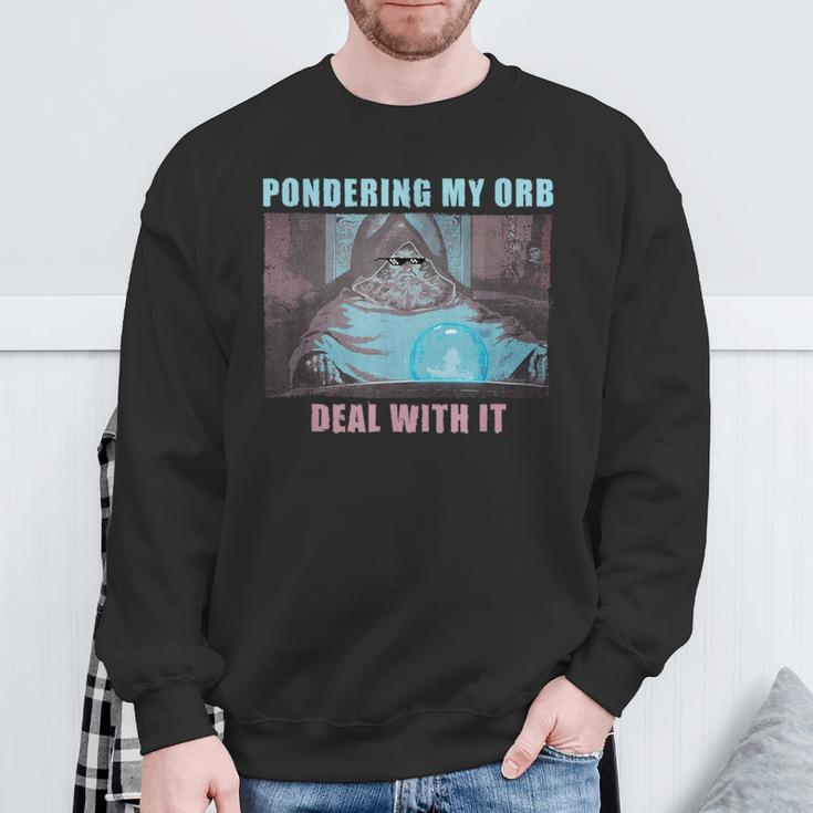 Pondering My Orb Wizard Meme Sweatshirt Geschenke für alte Männer