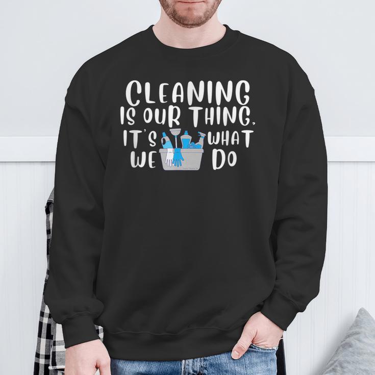 Reinigung Ist Unser Ding Es Ist Was Wir Tun Neuheit Housekeeping Sweatshirt Geschenke für alte Männer