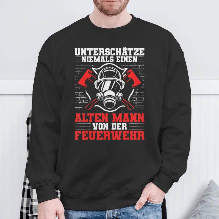 Underschätze Niemal Einen Alten Mann Fire Brigade Grandfather Sweatshirt Geschenke für alte Männer